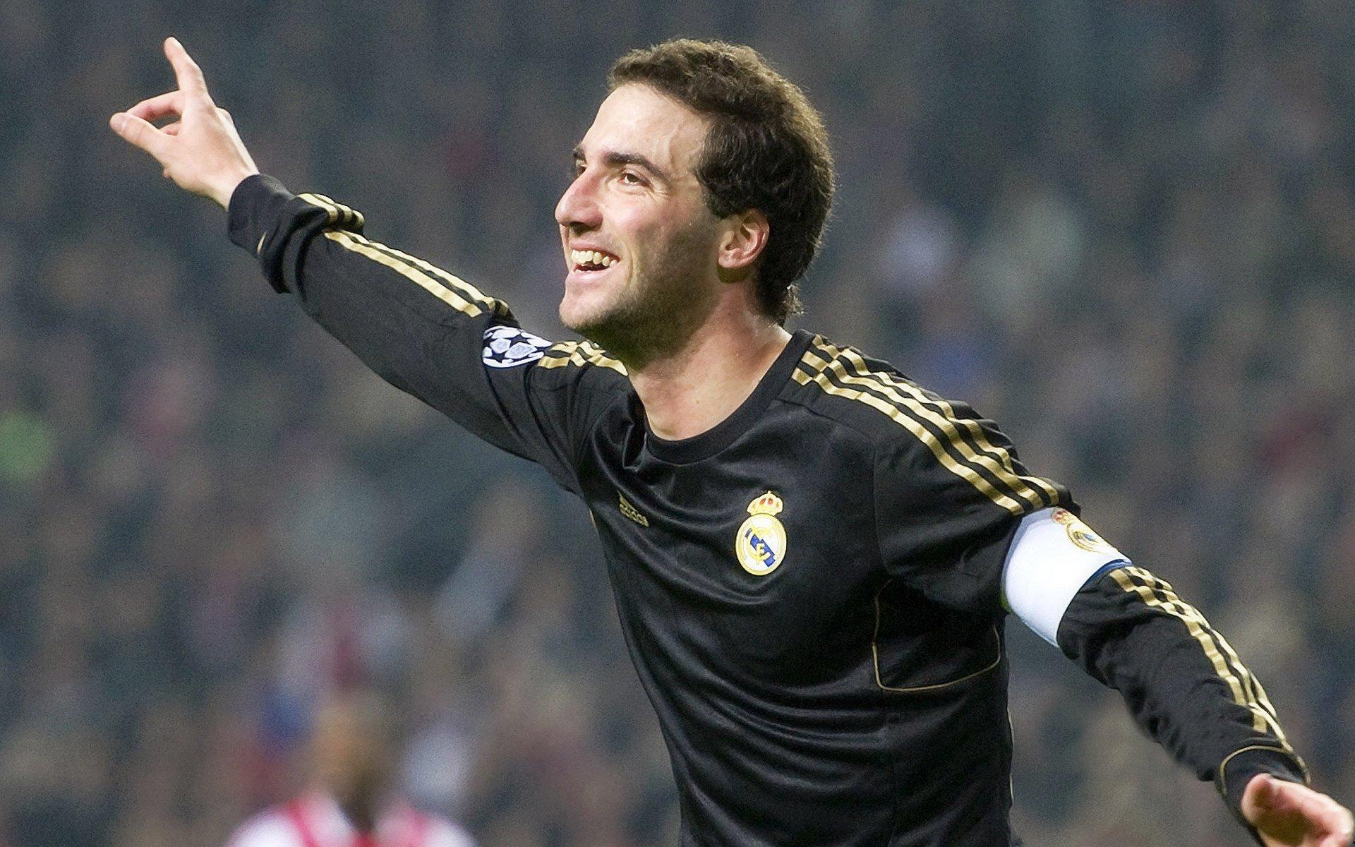 B体育官方网站：自由泳巅峰对决，世界纪录保持者与新生代天才的泳池激战